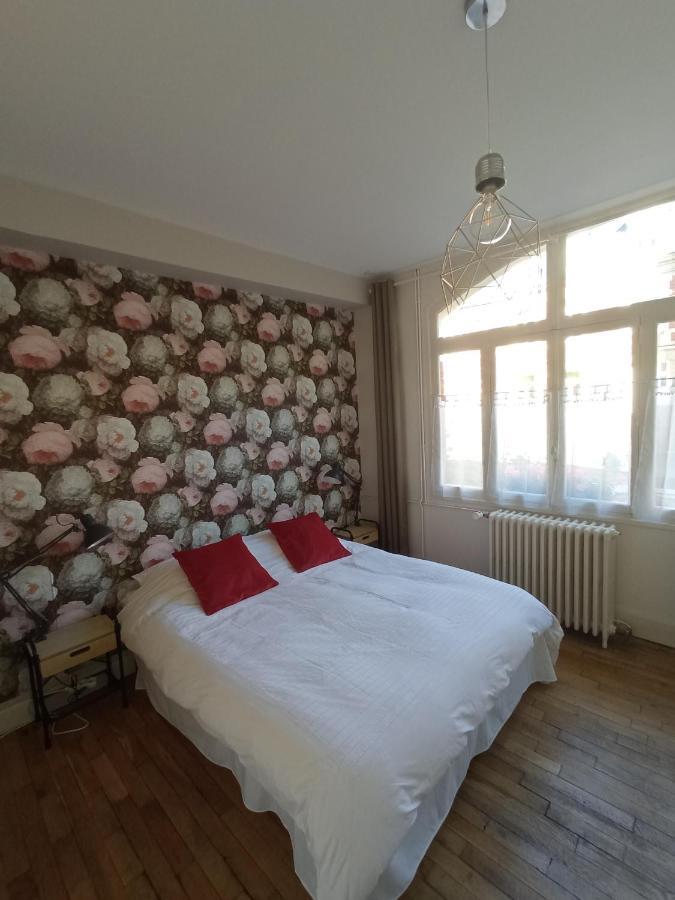 Au Pied Du Beffroi Apartment Arras Bagian luar foto