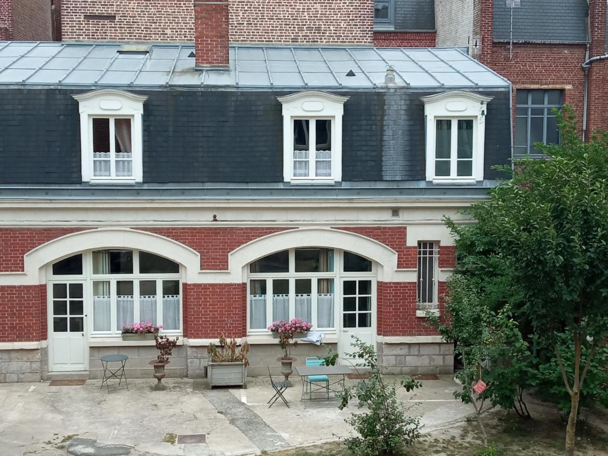 Au Pied Du Beffroi Apartment Arras Bagian luar foto