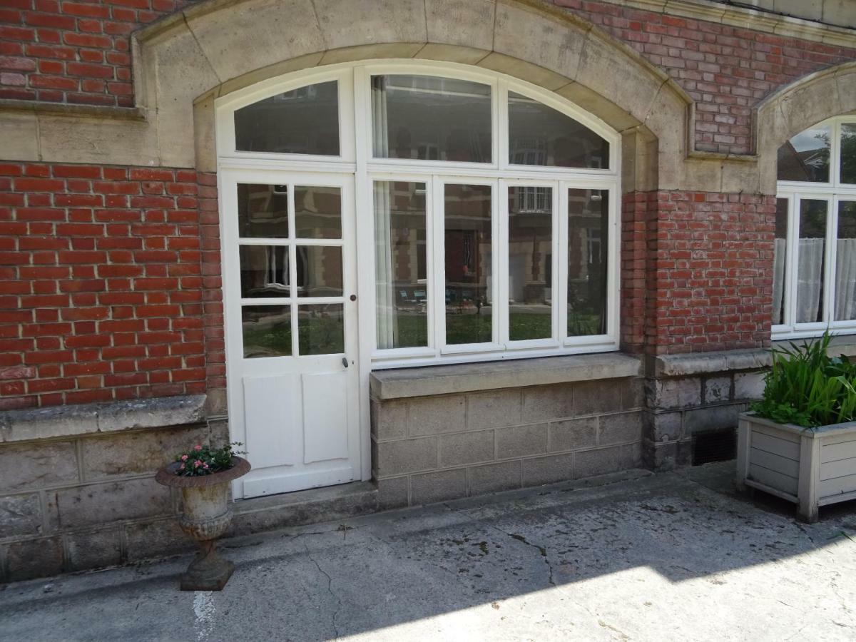 Au Pied Du Beffroi Apartment Arras Bagian luar foto